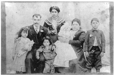 De Granada a Argentina, el largo viaje de una familia sefardí expulsada por los Reyes Católicos De Granada a Argentina, el largo viaje de una familia sefardí expulsada por los Reyes Católicos