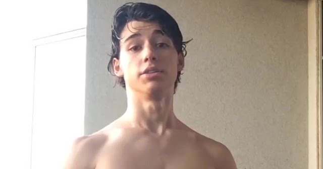 Uriah Shelton - Shirtless Pics.