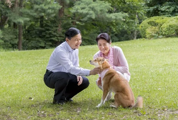 Imperial Household released new photos of Crown Prince Naruhito and Crown Princes Masako on the occasion of their 25th wedding anniversary.