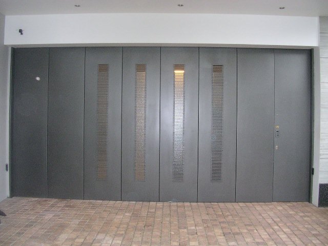 42 Pintu Besi Warung Spesial