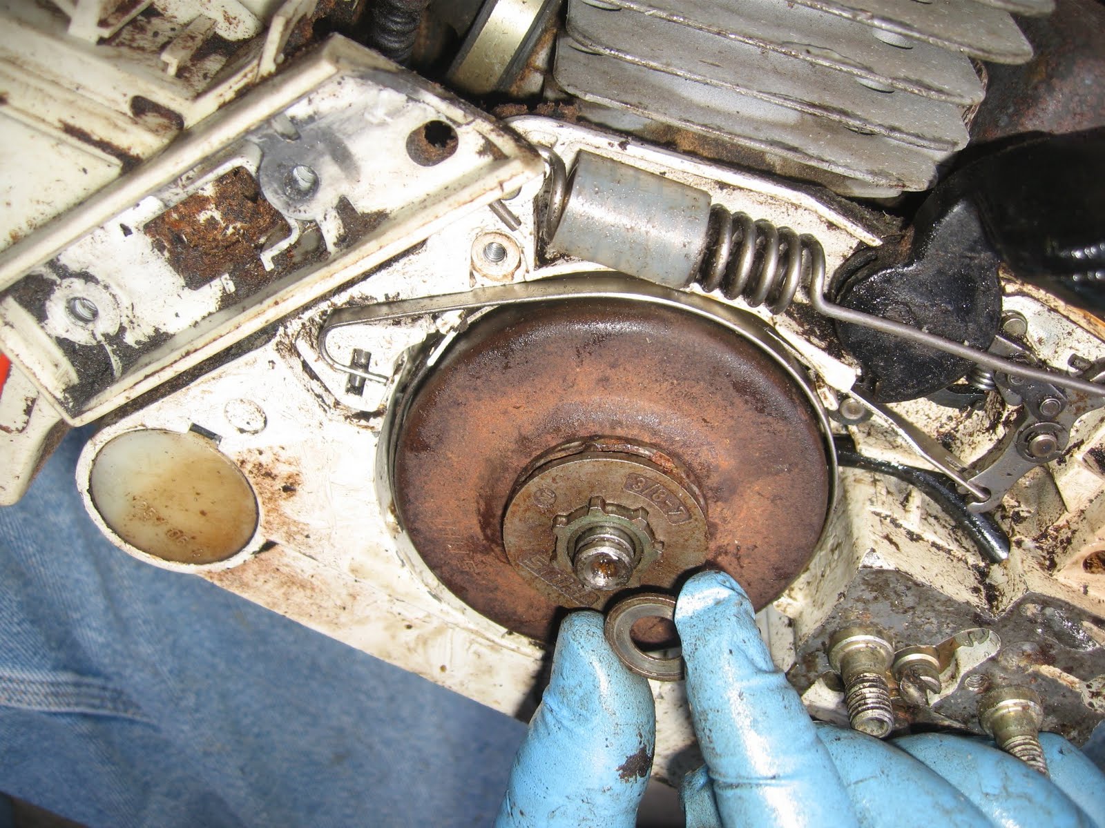 Who cares? Replacing the chain oil pump on a Stihl 034