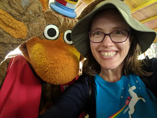 Fun things to do in Pittsburgh: Get a Kangaroo Selfie (kangarelfie) at Kennywood Amusement Park