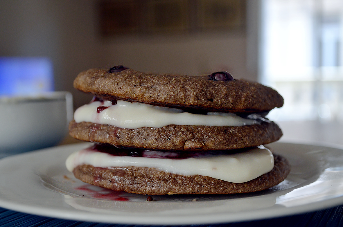 Torre de Choco Pancakes con Arándanos (receta fácil) Torre de Choco Pancakes con Arándanos (receta fácil)