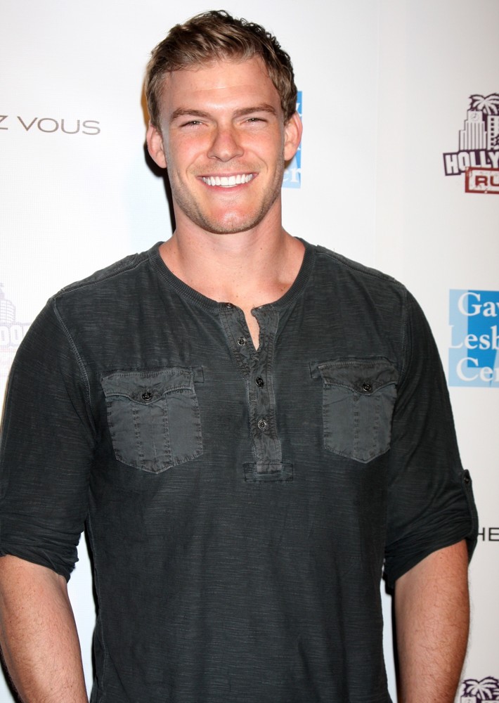 Alan Ritchson Photos Tv Series Posters and Cast Alan Ritchson Photos Tv Series Posters and Cast