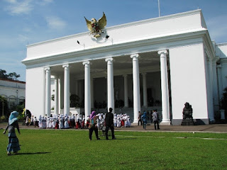 Kritik Arsitektur Istana Bogor