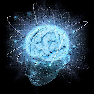 Cerebro en azul brillante iluminado procesador de ideas y conceptos