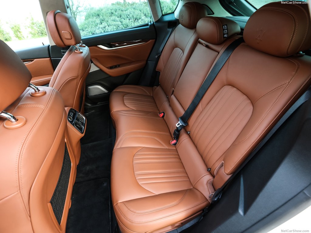 GIÁ XE 5 CHỖ MASERATI LEVANTE CÓ GÌ HAY?.