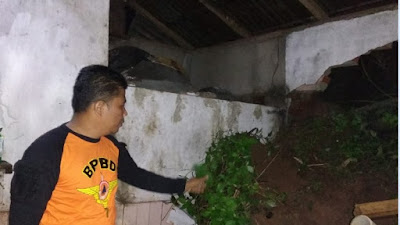 Longsor Terjang Rumah Di Padang Datar, Seorang Anak Tewas Tertimbun