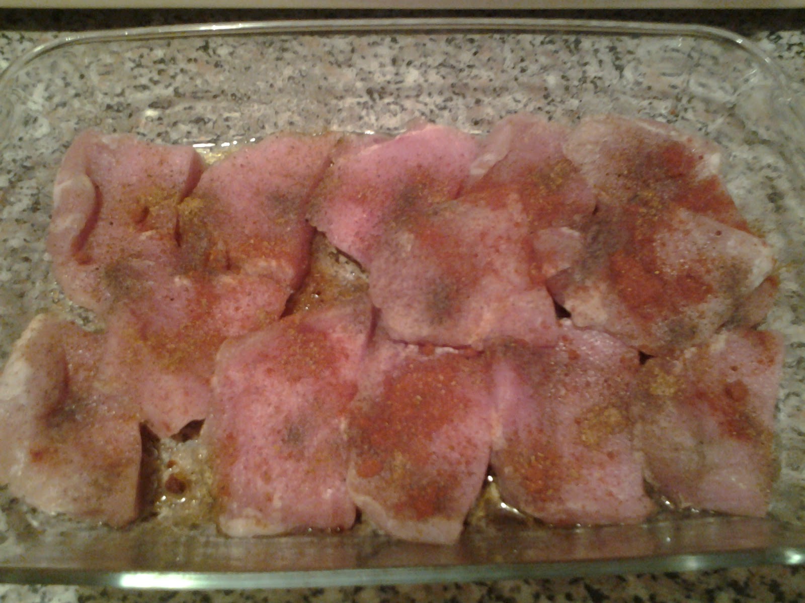 Muschi de porc la cuptor cu sos de rosii