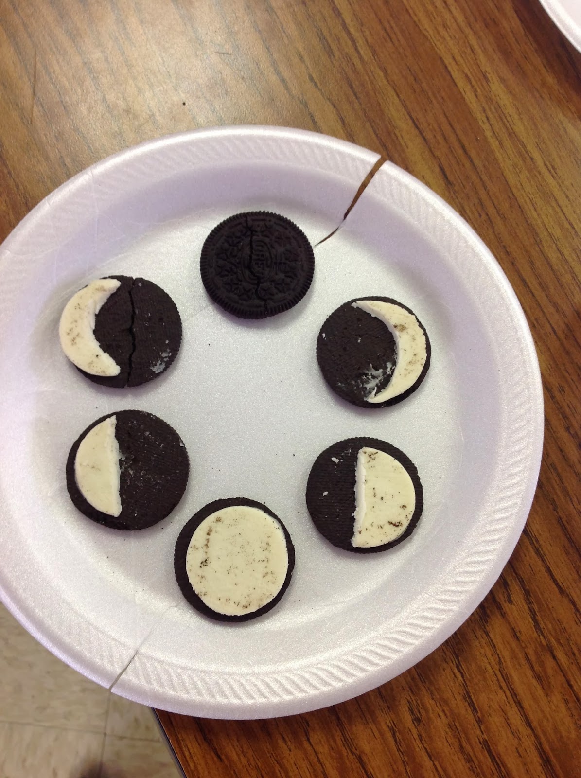 Traveling Through First Grade: Cookie Moons. Lunas de galletas.