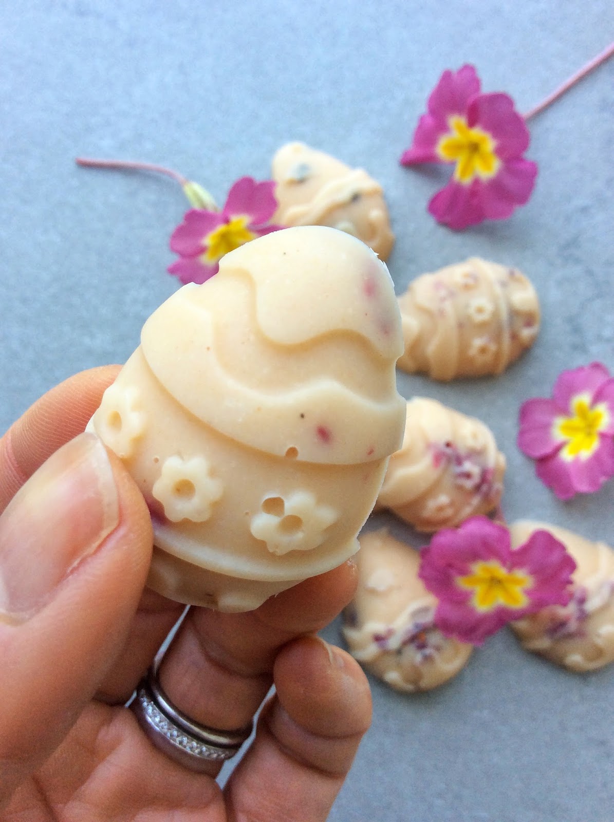 Raw White Chocolate Easter Eggs (Dairyfree, Vegan)