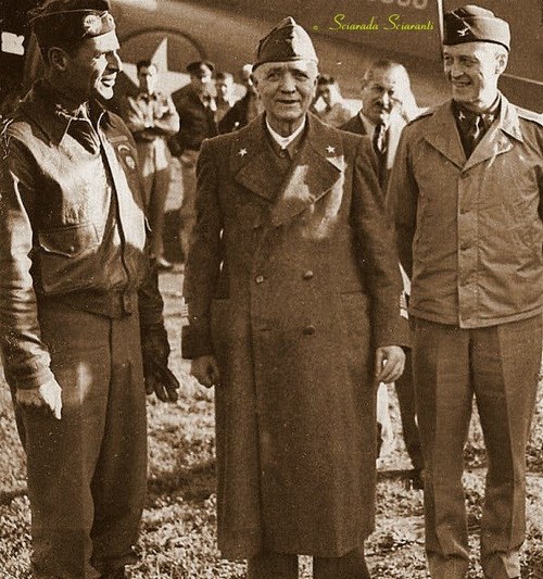 Il maresciallo Pietro Badoglio e a destra il generale Edgard Erskine Hume