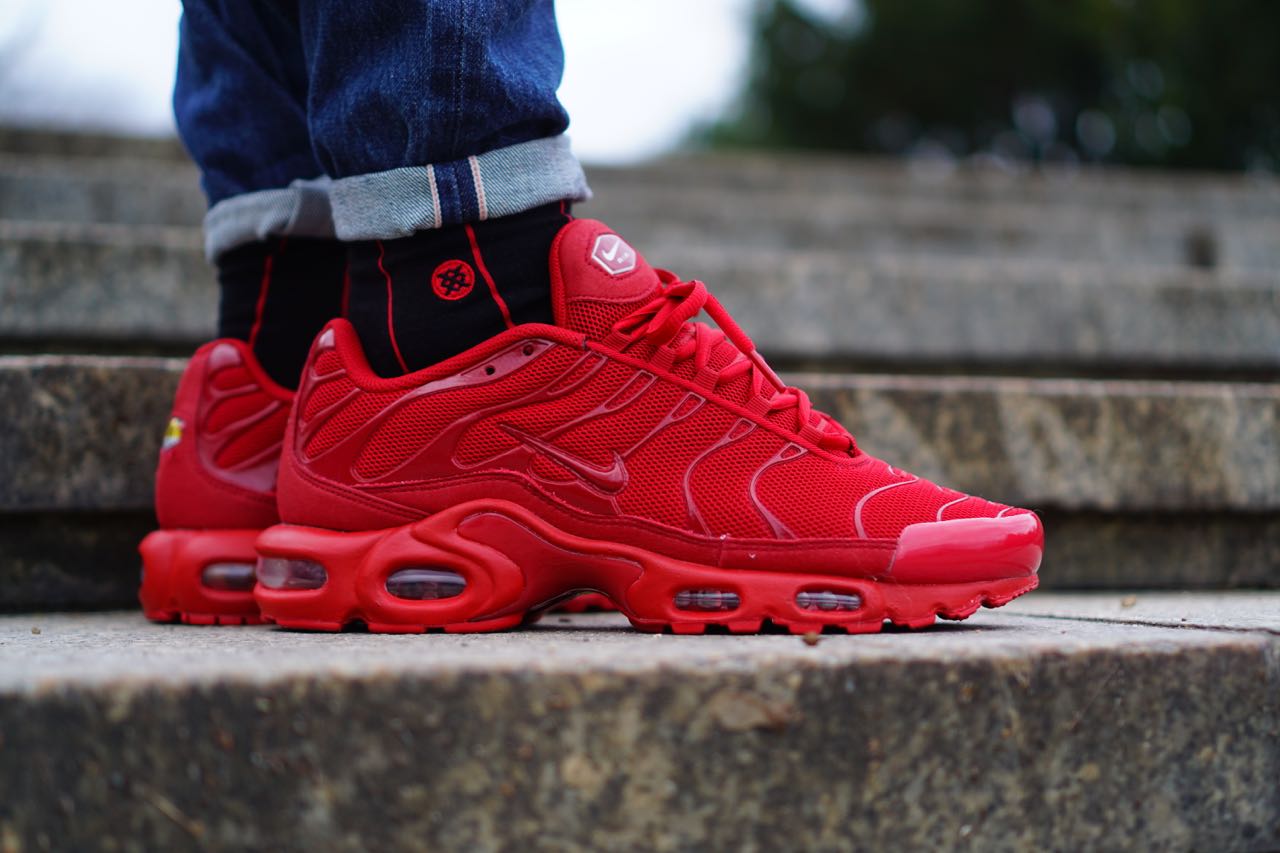 red tns shoes