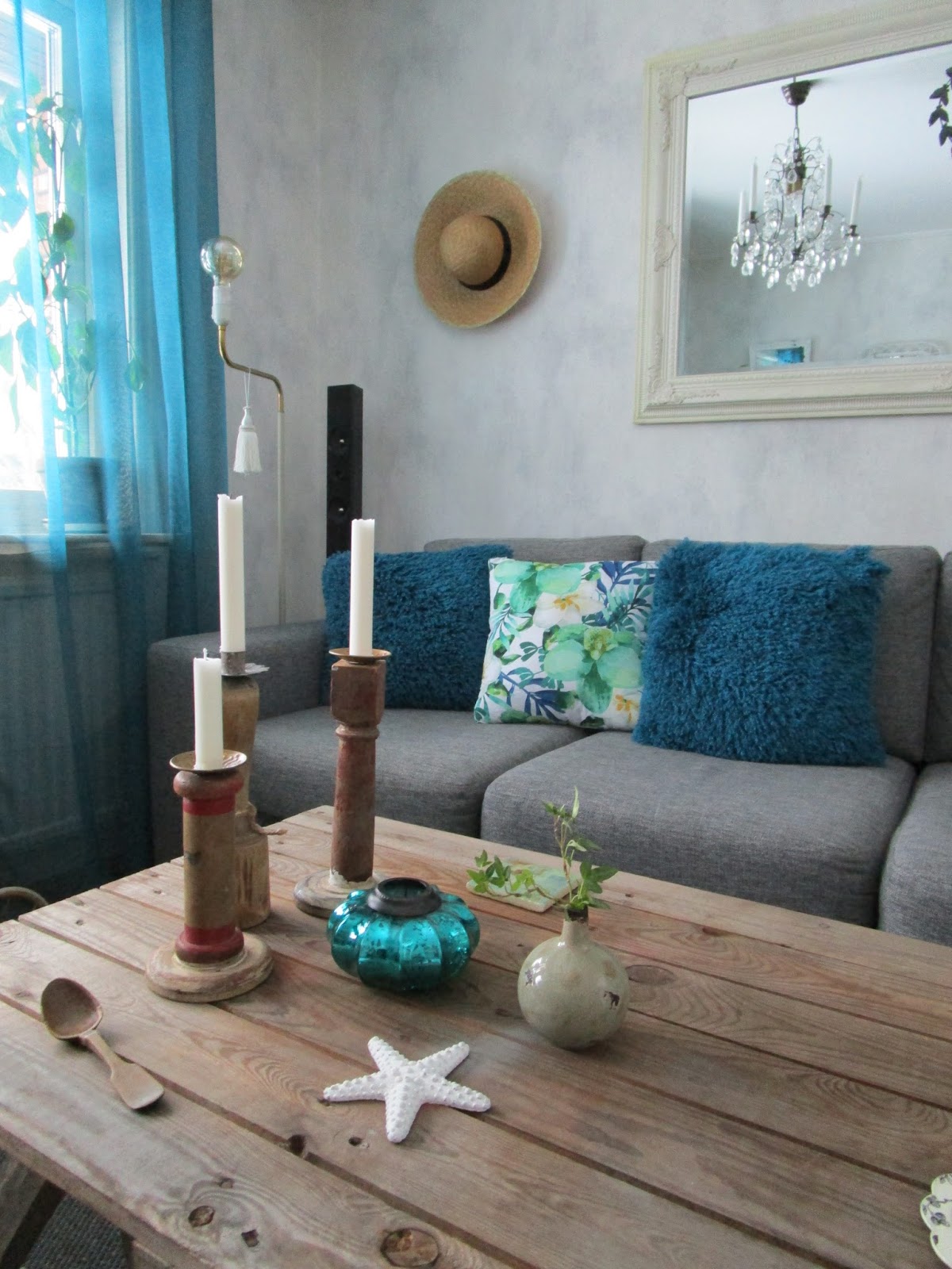 House and garden by bia: bordet...