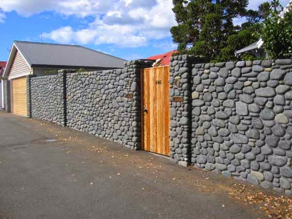 pagar batu alam rumah minimalis