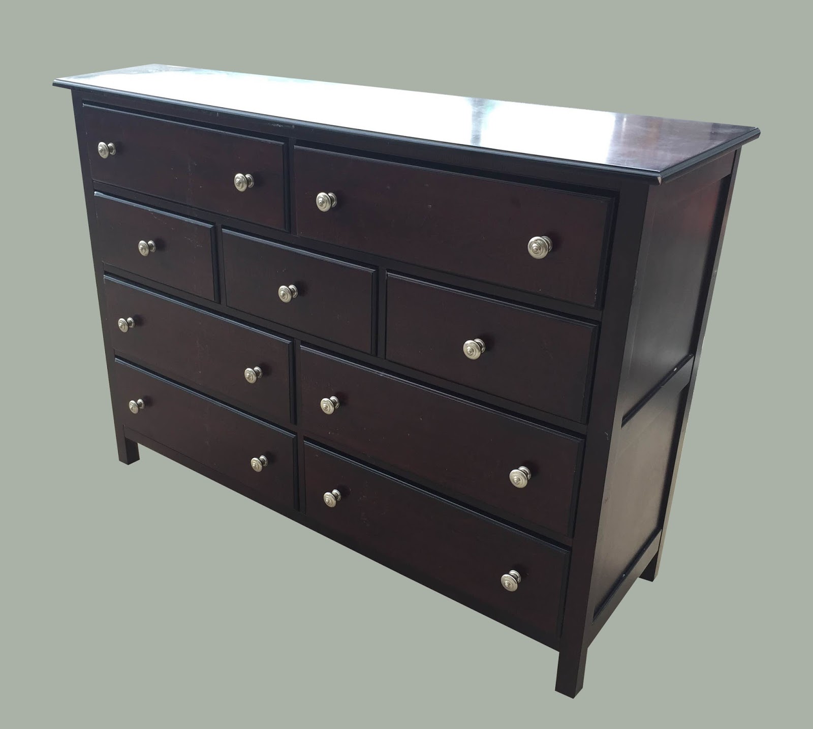 Uhuru Furniture Collectibles 9 Drawer Dresser With Silver Knobs