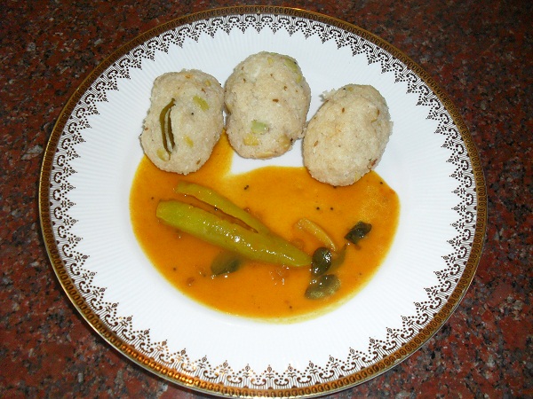 Kaalu Kadubu / Kaalu Kozhukattai - Steamed Rice Dumplings With Field Beans