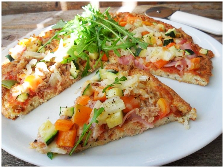 Bea's Glutenfreie Speisekammer: Pizzaboden aus Mozzarella und Mandeln ... Bea's Glutenfreie Speisekammer: Pizzaboden aus Mozzarella und Mandeln ...