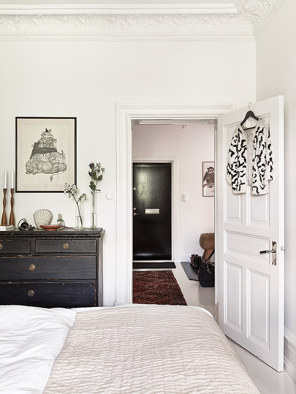 Una pared negra que puede cambiar tu dormitorio | Ministry of Deco