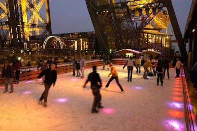 Eiffel-Tower-Paris-winter-holiday-Europe