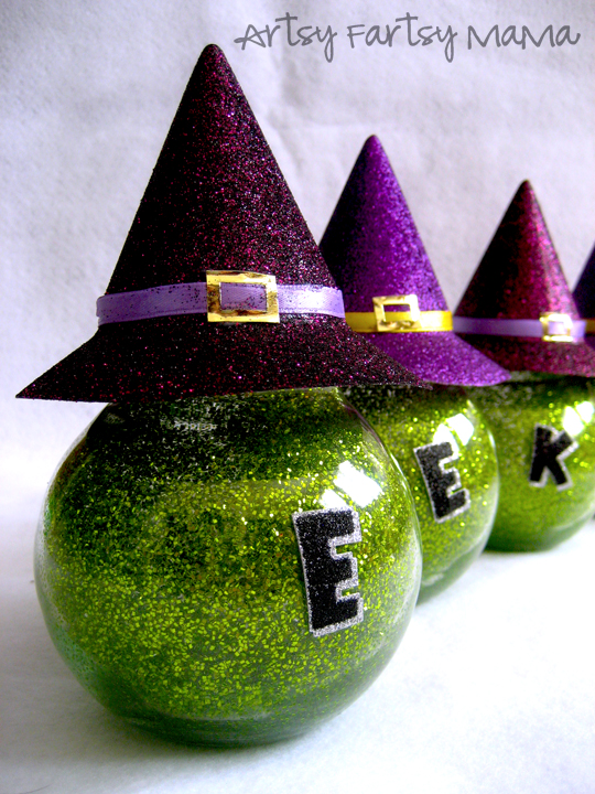 Eek! Witchy Jars at artsyfartsymama.com #Halloween