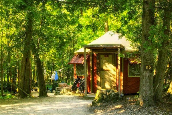 Original and lightweight structures for camping comfortably