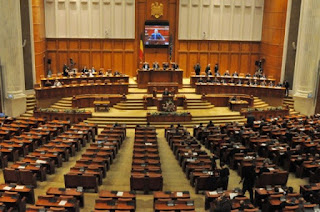 Το κοινοβούλιο της Ρουμανίας μείωσε το ΦΠΑ παρά τις αντιδράσεις του ΔΝΤ