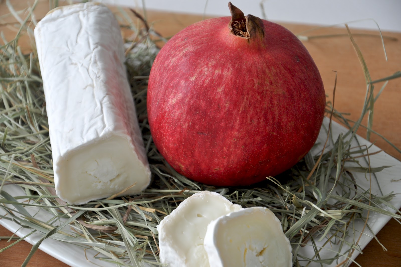 Fashion Gourmet Spinach, goat cheese & pomegranate Christmas salad