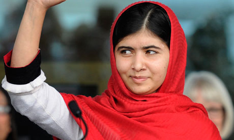 Malala Yousafzai komovidu ho haksolok bainhira fila ba Pakistaun