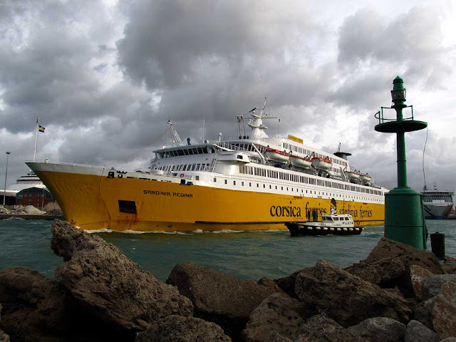 Sardinia Regina ferry, IMO 7205910, leaving the Porto Mediceo, Livorno