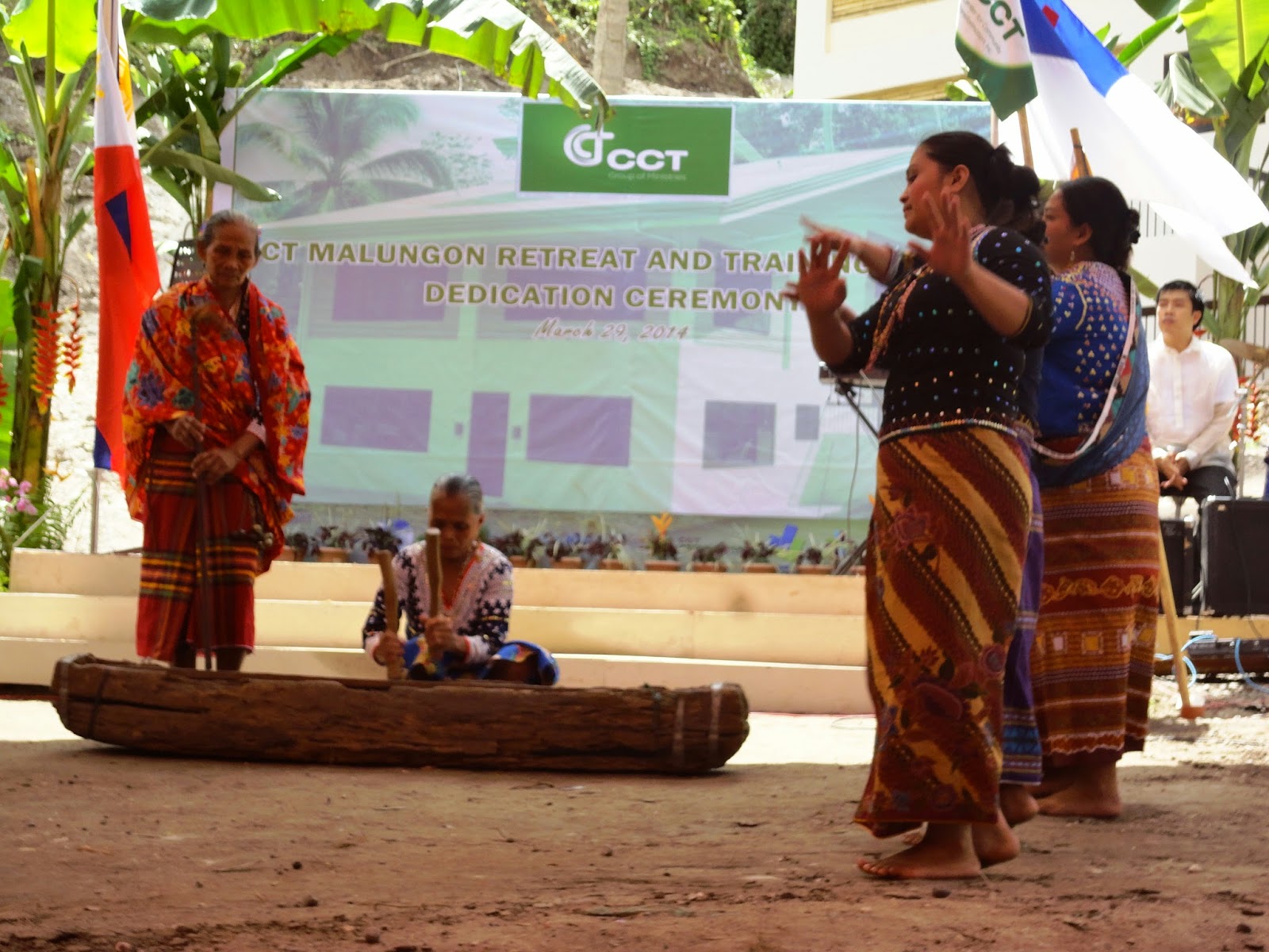 Malungon Retreat and Community Resource Center: B'laan Dance, Costumes ...