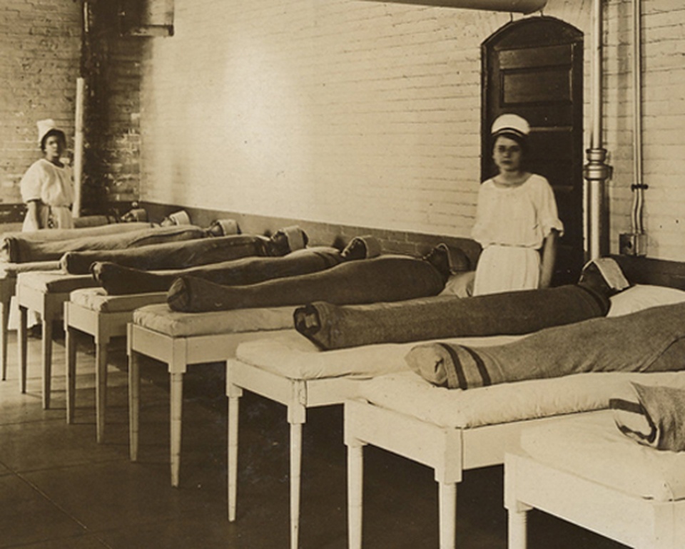 12 Vintage Photos That Show Medical Treatments in the Past Were