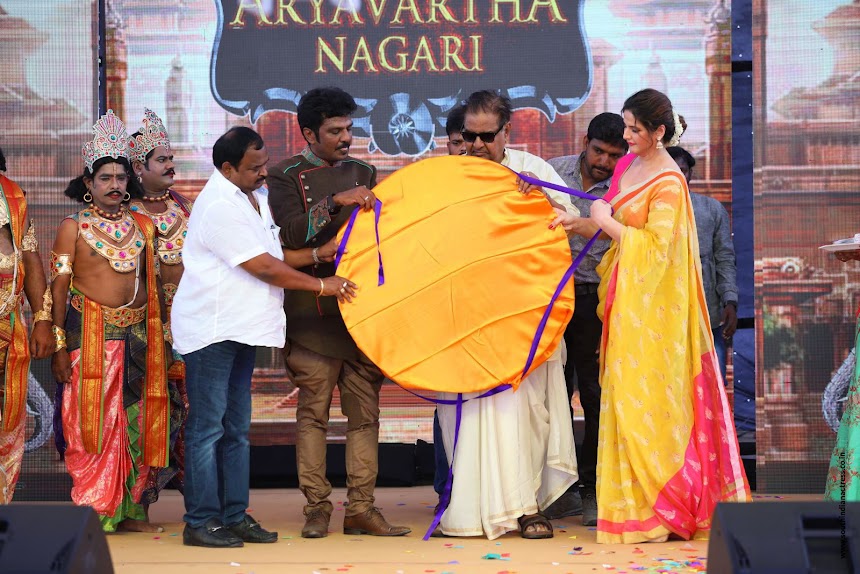 Zarine Khan at Suchirindia's Aryavartha Nagari Project Launch