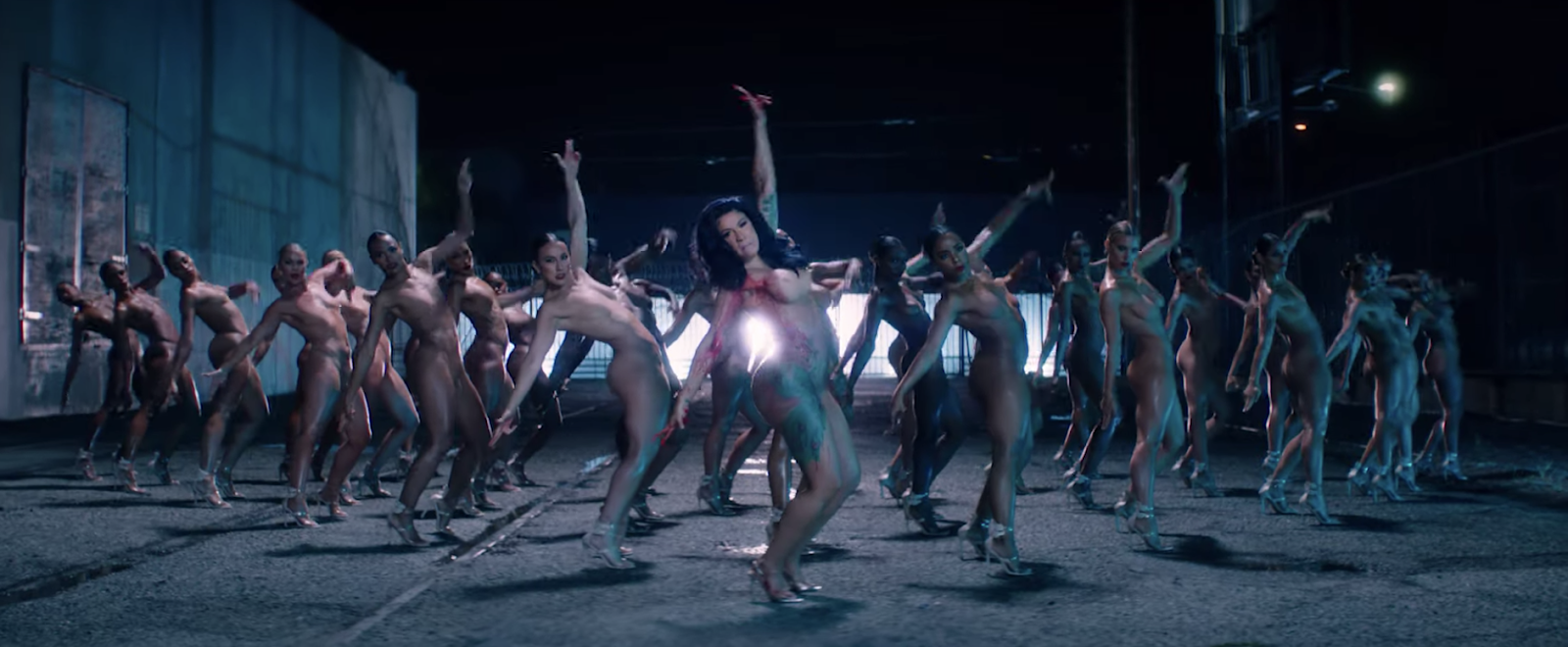 Cardi B. is hot off the press and so is her fresh new musique video for her...