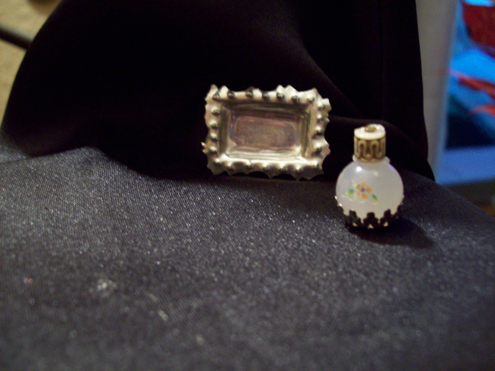 EL UNIVERSO DE FREYA: Metal- Imitación a plata vieja(Estaño repujado)