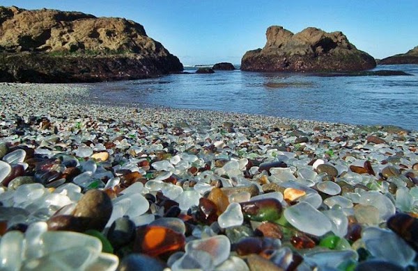 LE SPIAGGE DI VETRO LE SPIAGGE DI VETRO