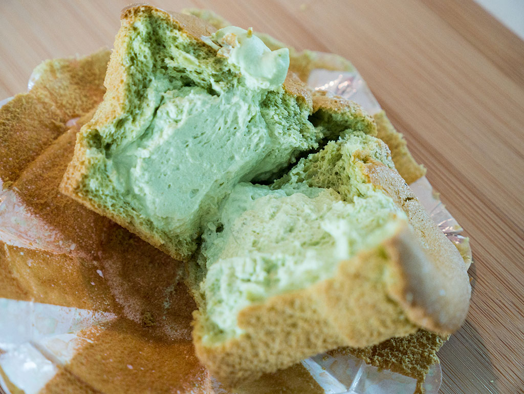 Purple bowl Green tea Hokkaido cupcakes with green tea cream filling