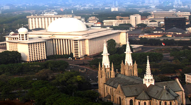 Pangkas Jadwal Misa Guna Hormati Idul Fitri, Kebijakan Gereja Ini Menuai Decak Kagum Netizen Pangkas Jadwal Misa Guna Hormati Idul Fitri, Kebijakan Gereja Ini Menuai Decak Kagum Netizen