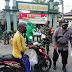 Hentikan pengguna jalan, Koramil Batangan bersama Polsek bagikan takjil gratis