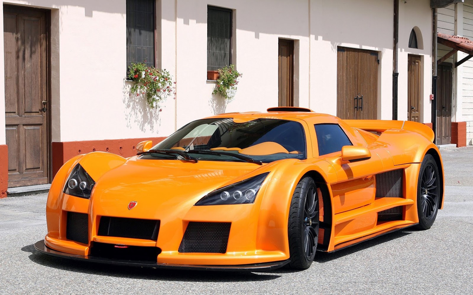 http://3.bp.blogspot.com/-0zgG_ixqdbM/UEZXBMzDmRI/AAAAAAAAAjk/ssOgmbEhbGI/s1600/2012-09-04-Gumpert-Apollo-06-(carwalls.blogspot.com).jpg