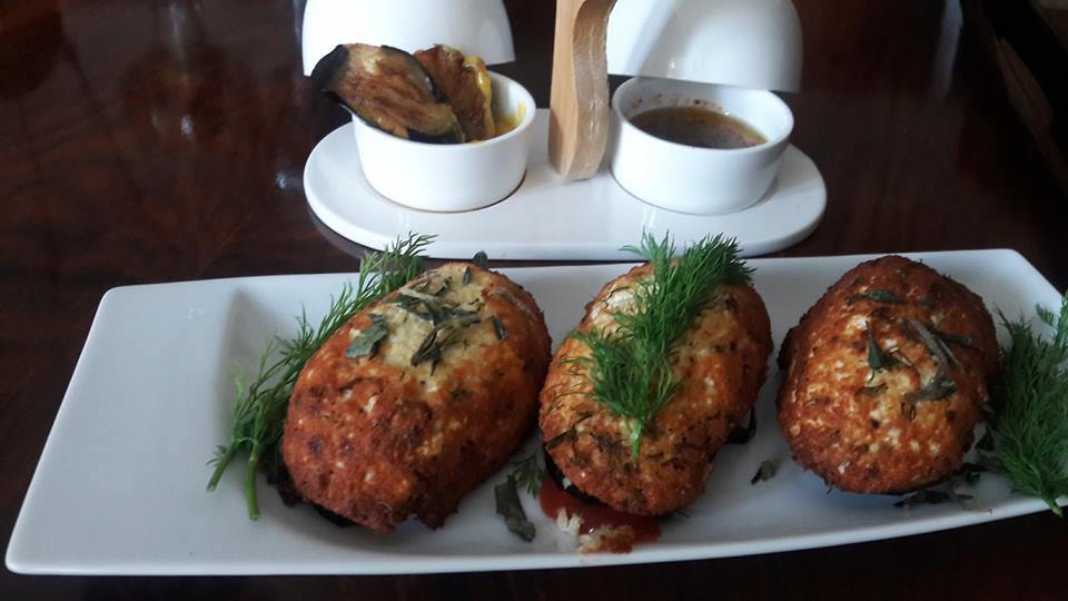 RUM BÖREĞİ GÜLO ANNE MUTFAKTA