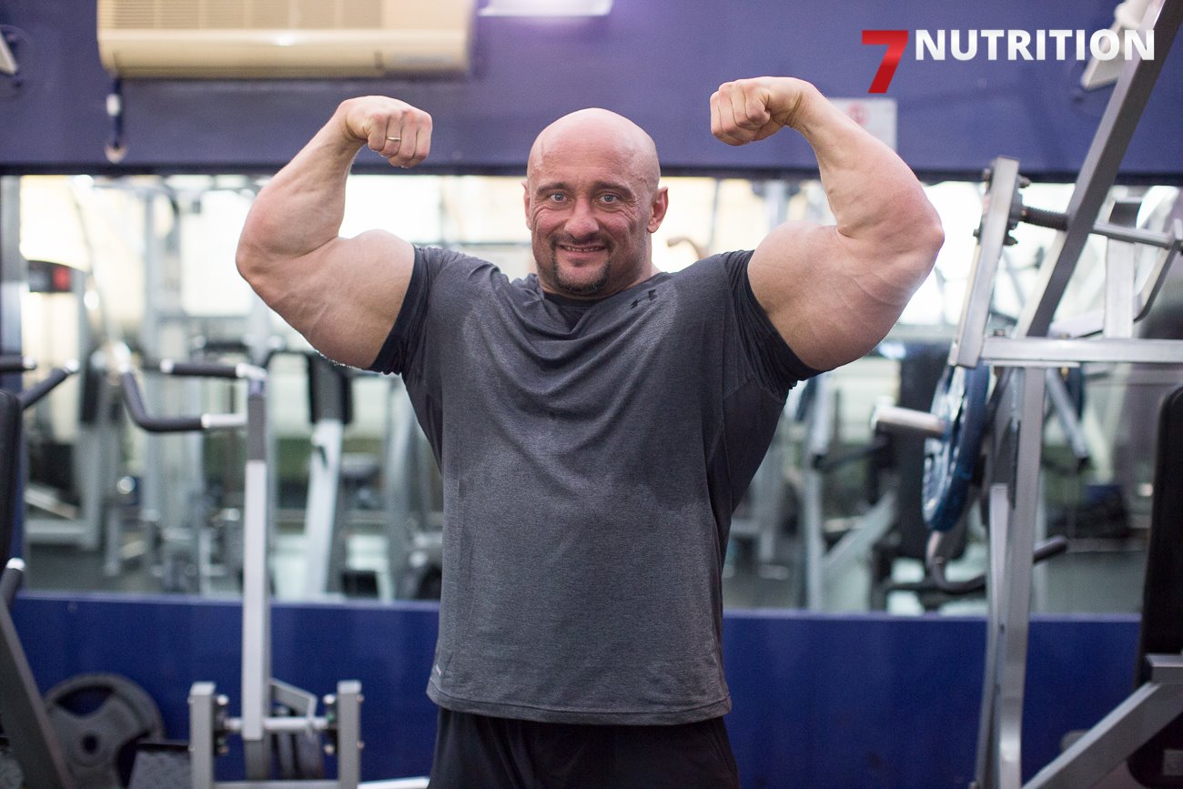 Muscle Lover Polish IFBB Pro bodybuilder Robert Piotrkowicz