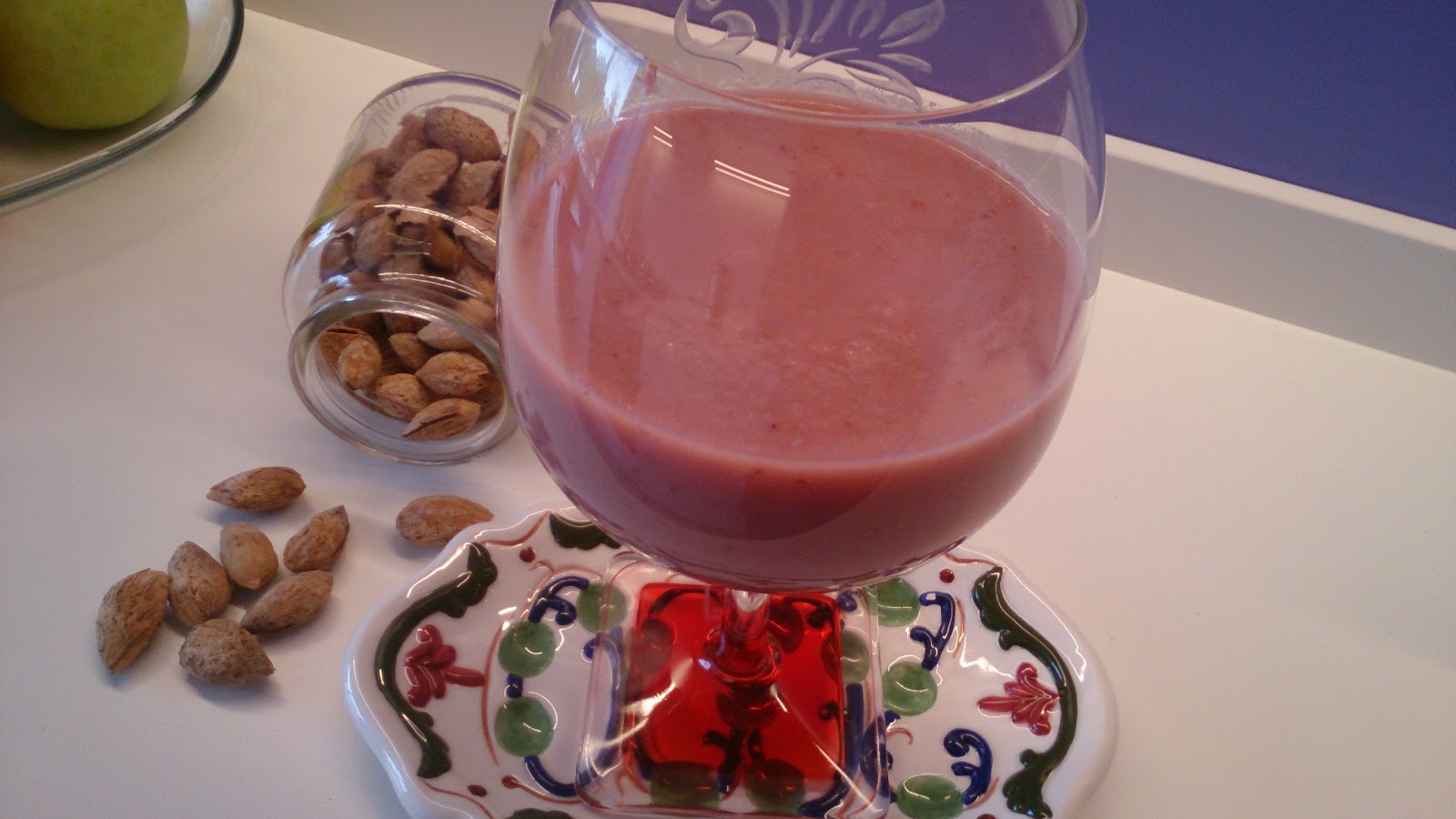 Fácil y Sano Smoothie de Fresas , Melon , Pepino , Almedras y Jenjibre