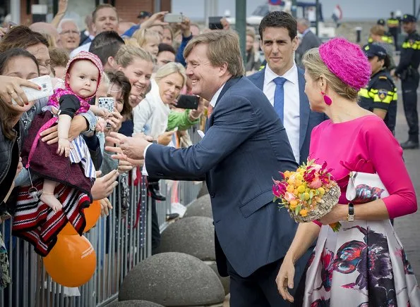 Dutch Queen Maxima wore Natan floral print skirt, Natan floral clutch bag, Natan fuchsia shoes and Natan fuchsia top