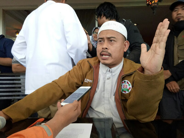 FPI Kecam Pembakaran Bendera oleh Banser Garut FPI Kecam Pembakaran Bendera oleh Banser Garut