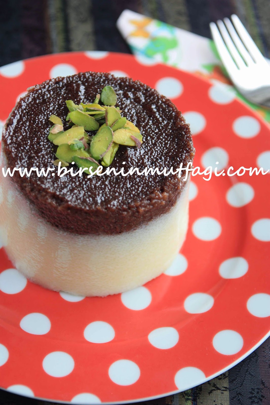İki Renkli İrmik Tatlısı Tarifi İki Renkli İrmik Tatlısı Tarifi
