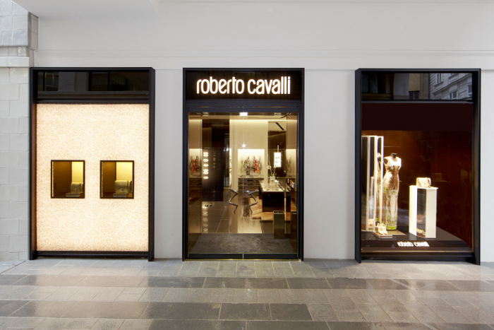 La facciata del nuovo flagship store di Roberto Cavalli a Vienna