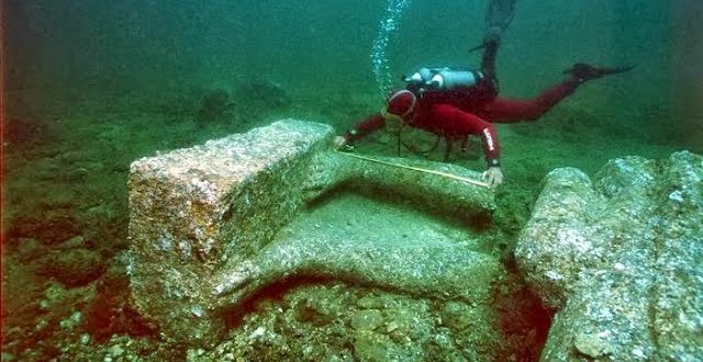 Inilah Jasad Firaun dan Roda Keretanya yang Tenggelam di Laut Merah