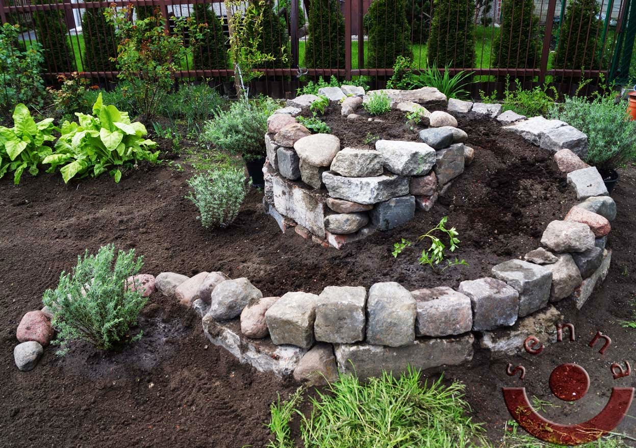 be creative Projekt Kräuterspirale Project herbage spiral