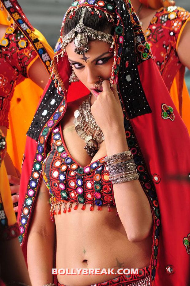 Gabriela Bertante still in blue traditional outfit showing her hot navel and amazing body - (2) - Gabriela Bertante Item  BLUE dress HOT PHOtoS